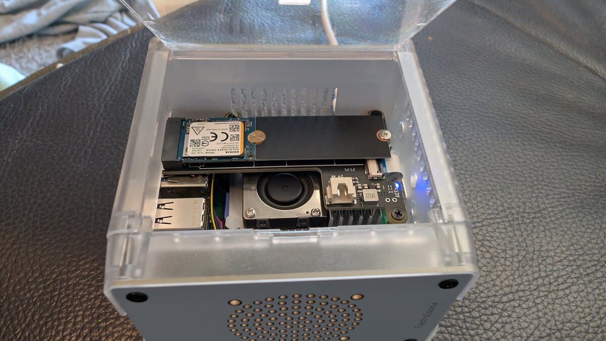 Raspberry Pi 5 16GB 内部構造 — KIOXIA M.2 SSDとM.2拡張ボード